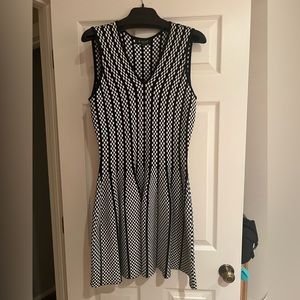 Black and white fitted knit dress with flare pleats